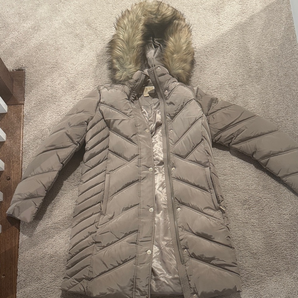 Michael Kors Taupe Puffer Jacket with detachable Faux Fur Hood. NWOT.